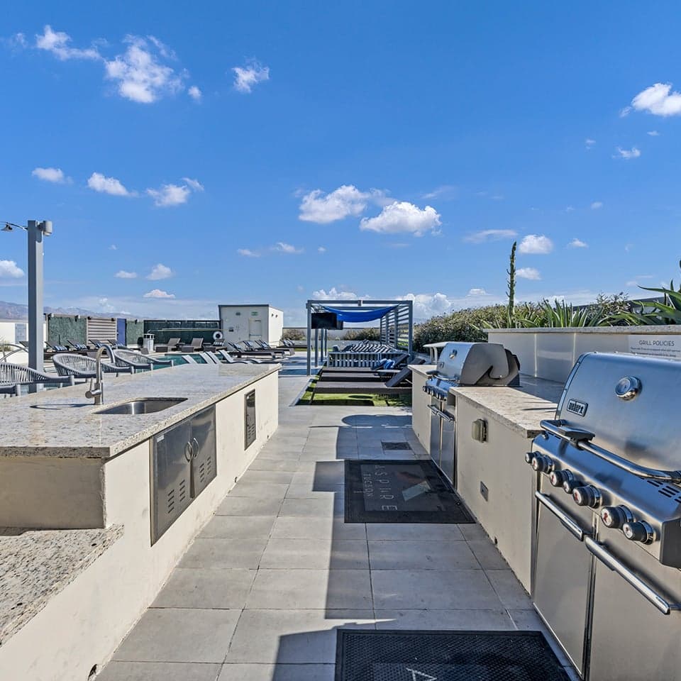 Aspire-Tuscon—Amenities—Rooftop-Pool-Deck-(10)