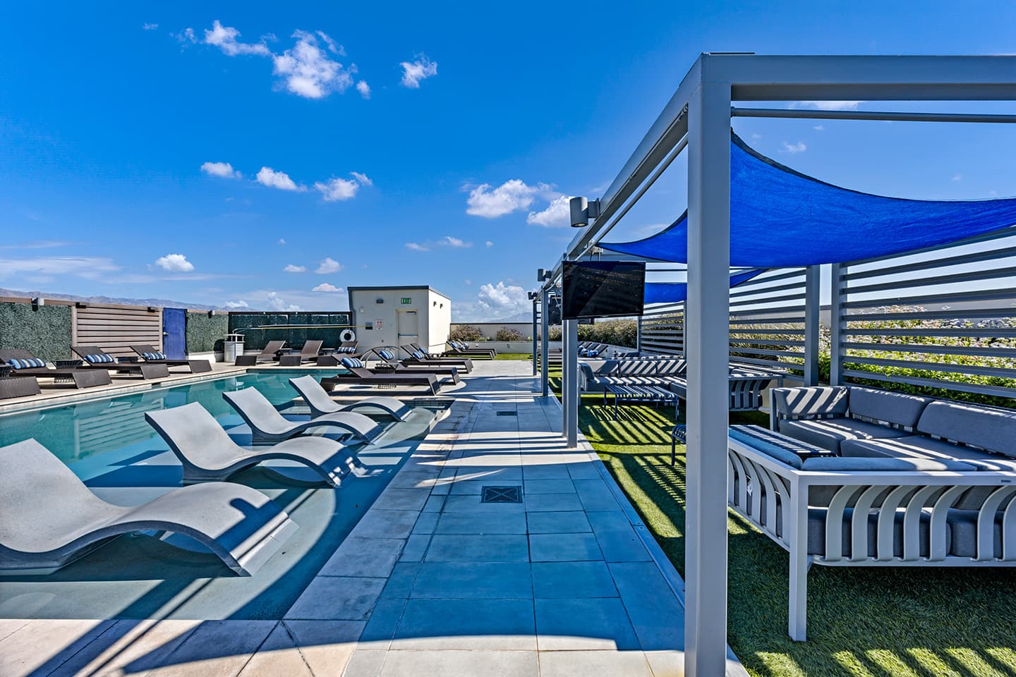 Aspire-Tuscon—Amenities—Rooftop-Pool-Deck-(13)