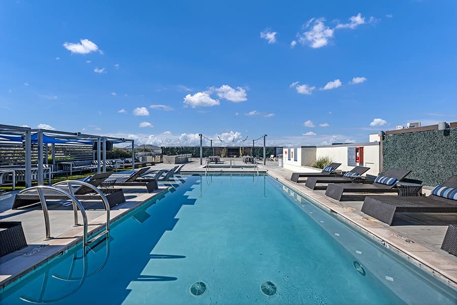 Aspire-Tuscon---Amenities---Rooftop-Pool-Deck-(20)
