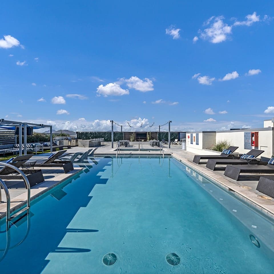 Aspire-Tuscon—Amenities—Rooftop-Pool-Deck-(20)