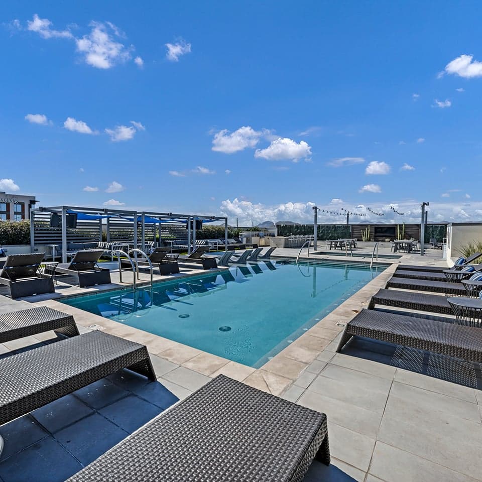 Aspire-Tuscon—Amenities—Rooftop-Pool-Deck-(21)